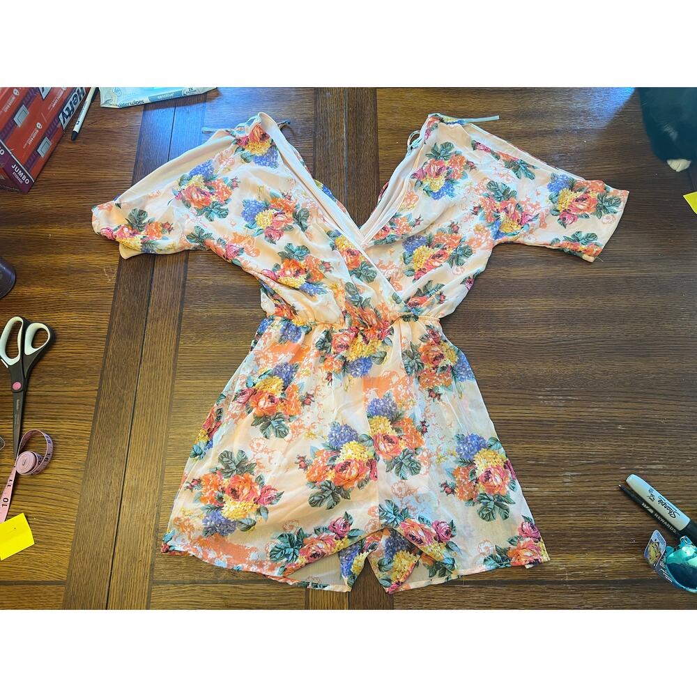 NWT Charlotte Russe Floral Cold Shoulder Romper XS Summer Shorts - Picture 9 of 13
